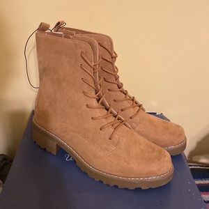 NWT women size 11 boots